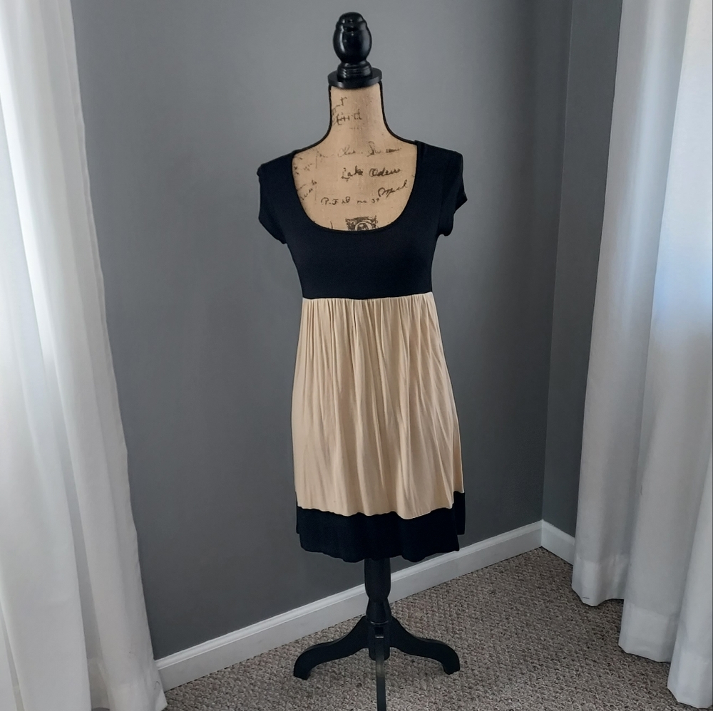 Velvet Torch, soft little size medium black & tan Stretchy dress
